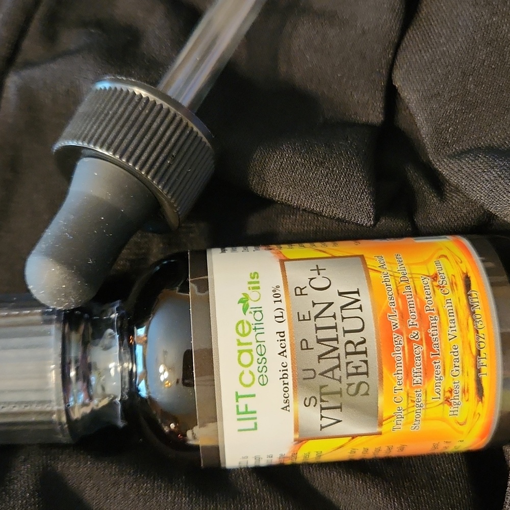 New/Sealed, Lift Care Essential Oils, Vitamin C+ Serum /1 Fl Oz Bottle w/Dropper